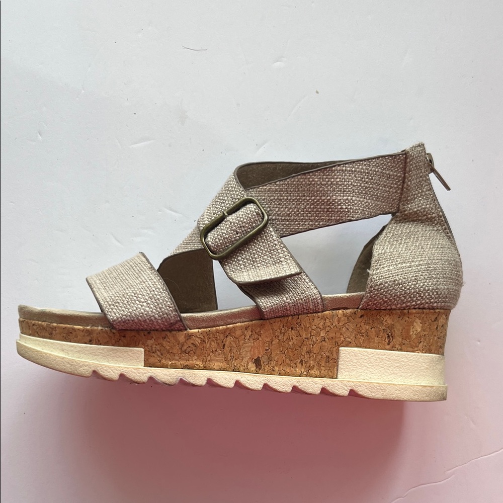 Pierre Dumas Beige Wedge Sandals